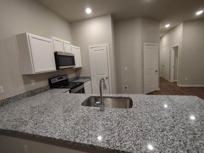 Foto del edificio - 2121 N Jayton Ave