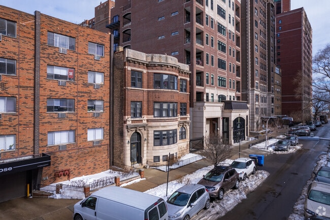 Building Photo - 442 W Melrose St