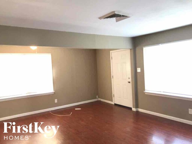 Building Photo - 12032 Bellefontaine Rd