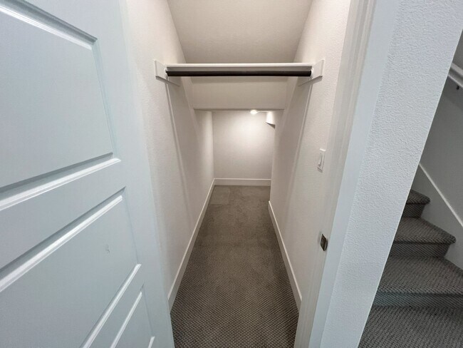 Building Photo - New Build 5 bedroom 3 bath home located in...