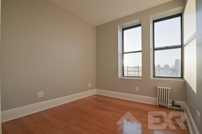 Building Photo - 442 Lorimer St