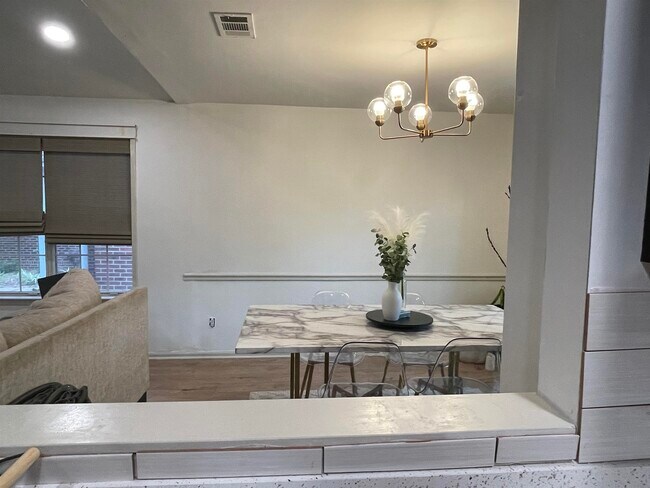 Foto del edificio - 5380 Paddington Dr