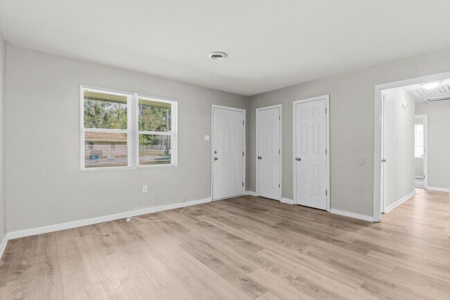 Foto del edificio - 3630 Columbine Dr