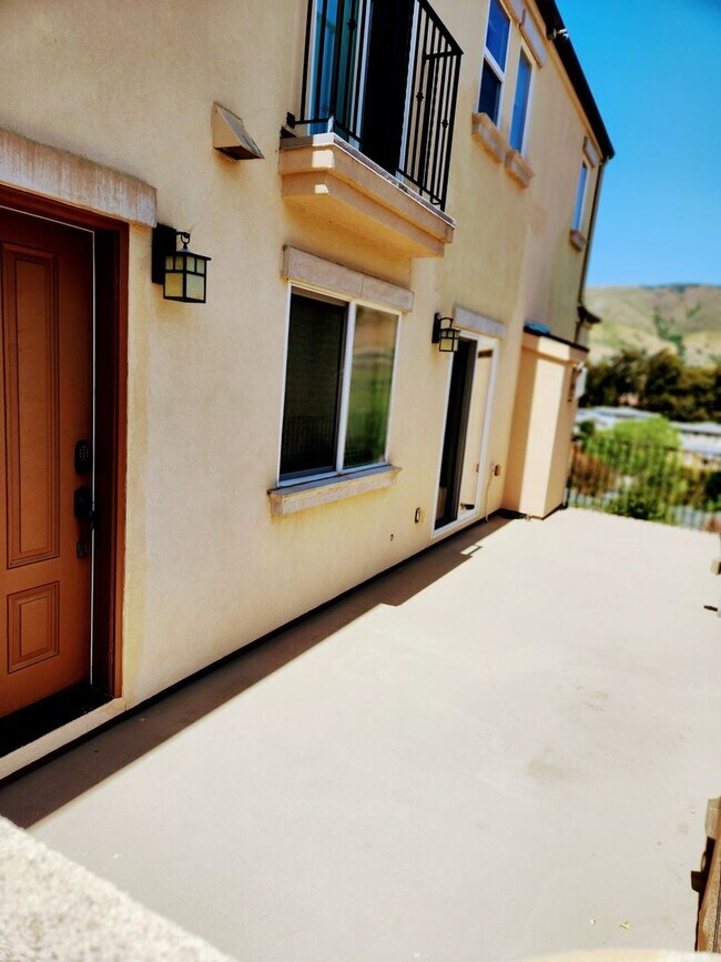 Foto del edificio - Beautiful Tuscan Style Home in SLO-Coming soon