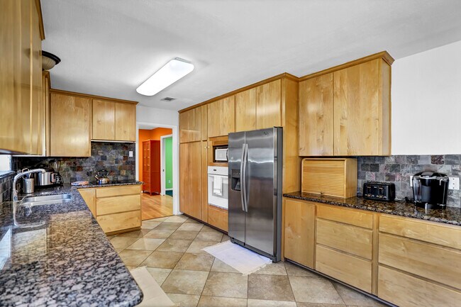 Building Photo - 9414 Brooding Oak Cir