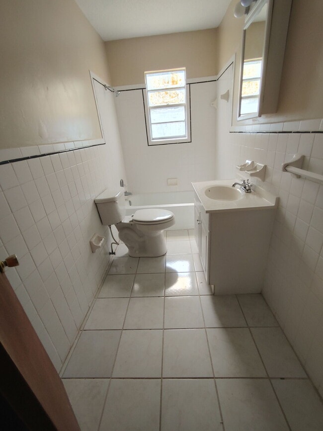 Photo - Beautiful 4Bd/2BA Right off Miccosukee Rd. Apartment