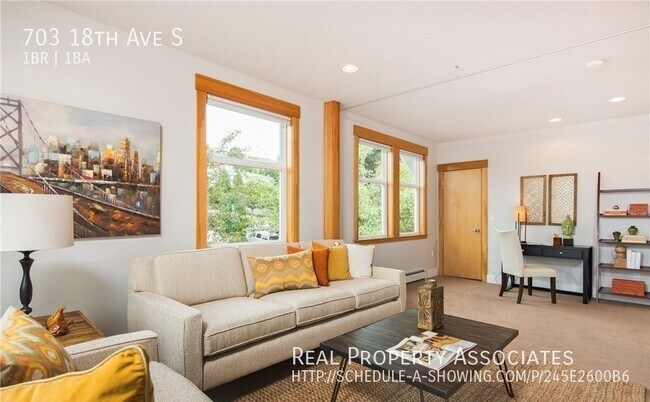 Building Photo - 703 18th Ave S
