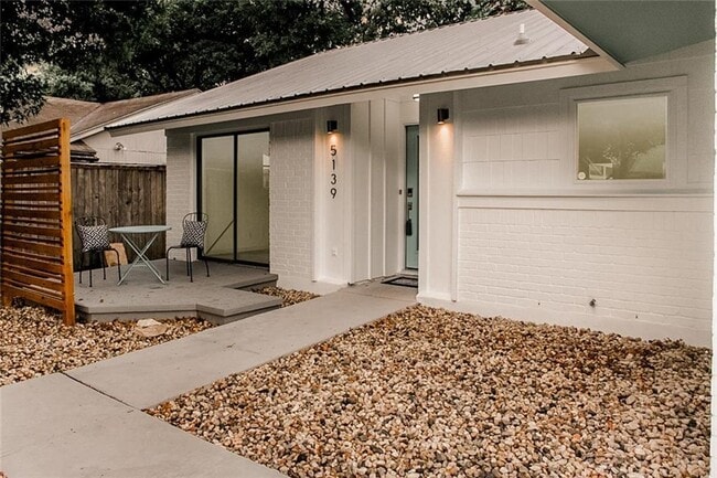 Building Photo - 5139 Meadow Creek Dr