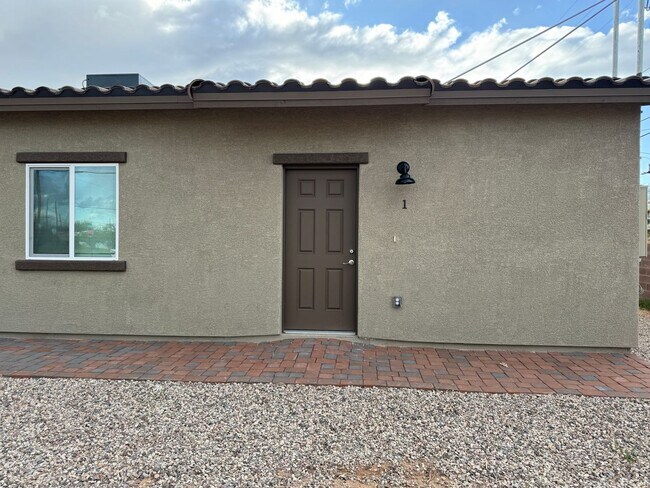 Building Photo - 2581 E Pinal Vista