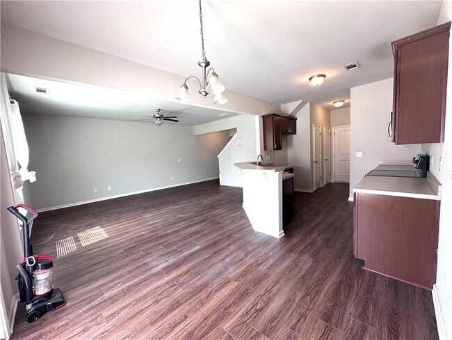 Building Photo - 76 Greenfield Dr