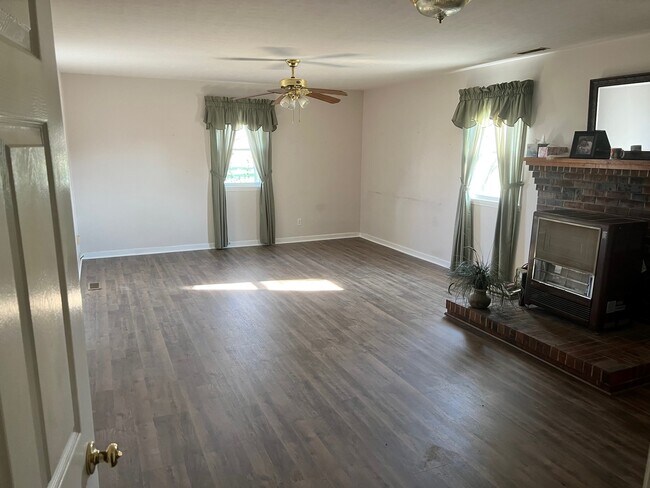 Foto del edificio - 4548 Hardison Mill Rd