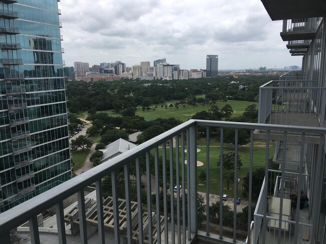 Foto del edificio - 5925 Almeda Rd