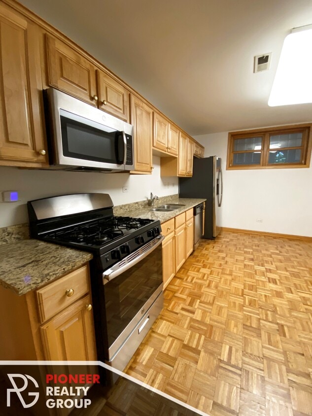Primary Photo - 4101 N Kenmore Ave