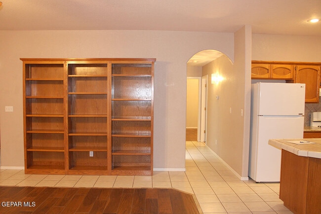 Building Photo - 221 Cloud Song E