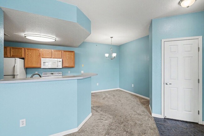Building Photo - Charming Englewood Condo | 2 Bedrooms, Covered Parking & Community Pool