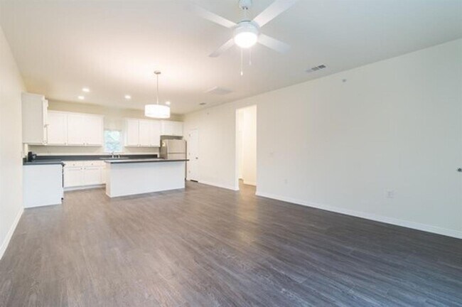 Foto del edificio - 2430 Highland Rd