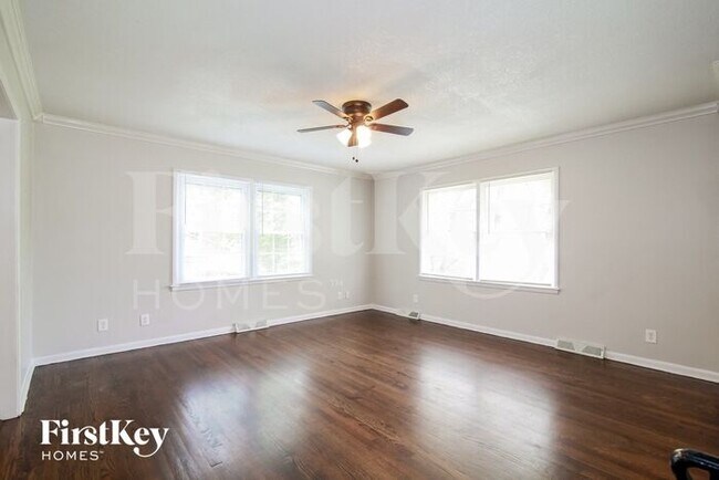 Foto del edificio - 5212 N Bristol Ave