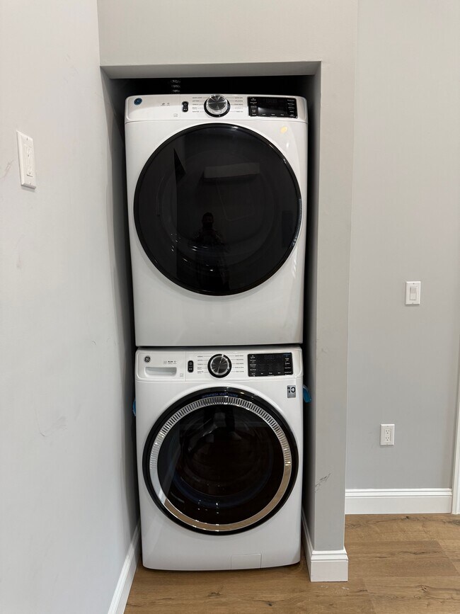Foto del edificio - 4722 Wellington St