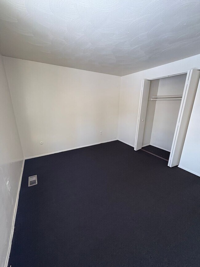 Foto del edificio - Spacious and charming 4 Bed Home in Convenient West Toledo Location