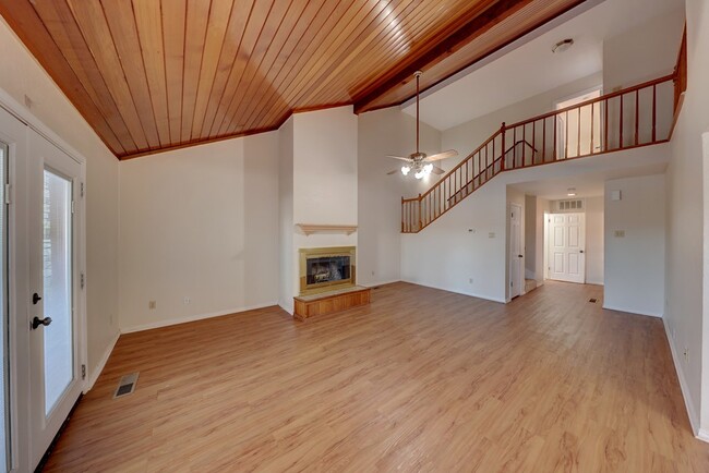 Building Photo - 2745 Bandera Hwy