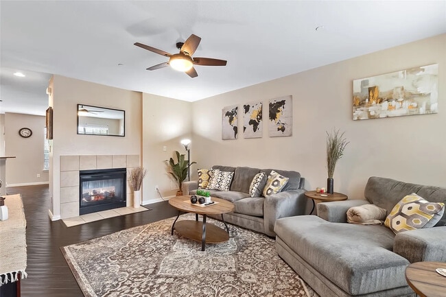 Foto del edificio - Room in Townhome on Chase Ln