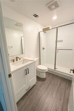 Building Photo - 124 Sash