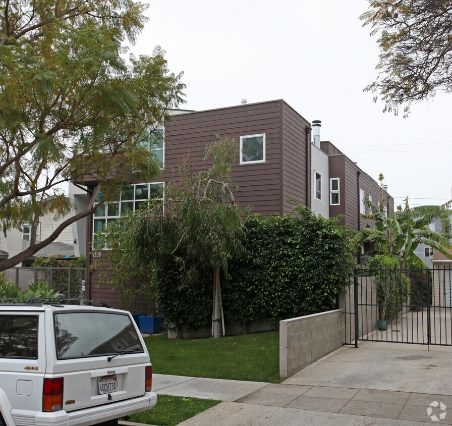Primary Photo - 1228 21st St