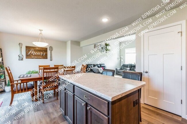 Building Photo - FINISHED BASEMENT!! 4 Bed, 2.5 Bath in Elk...