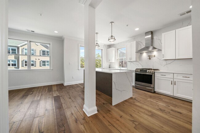 Foto del edificio - 402 Kingston Ct