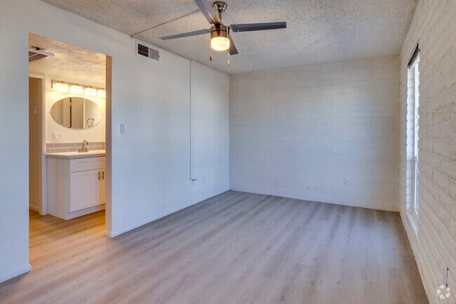 Dormitorio - 1BR, 1BA - 684SF - Oasis In The City