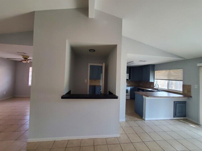 Foto del edificio - 15722 Echo Canyon Dr