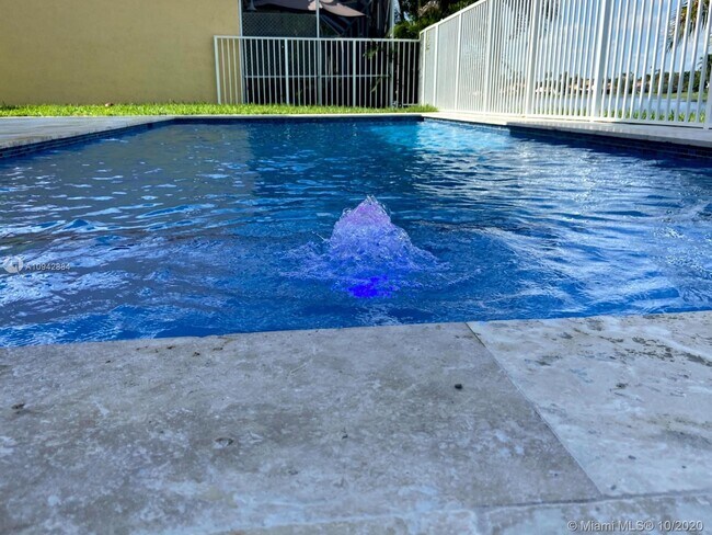 Foto del edificio - 1650 Harbour Side Dr