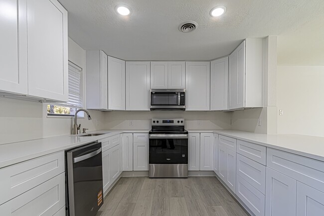 Foto del edificio - 118 Milliken Dr