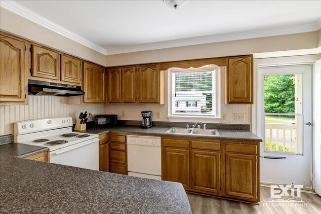Foto del edificio - 3 Bedroom/1.5 Bath Duplex Convenient to To...