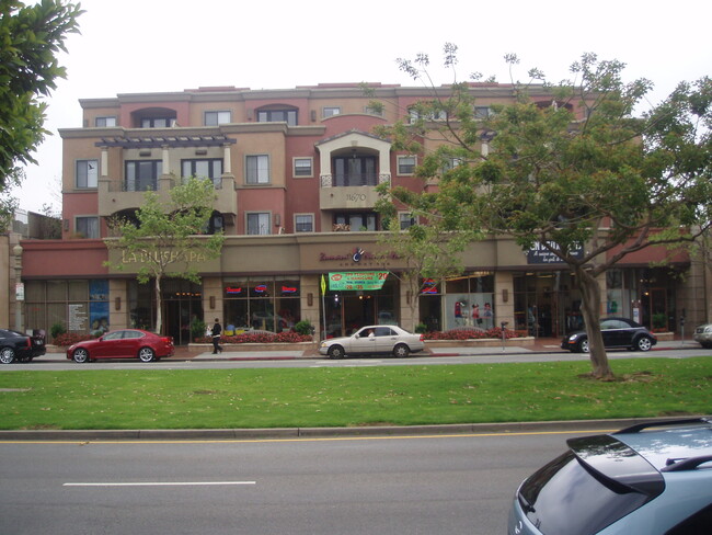 Building Photo - Casa Bela Apartments
