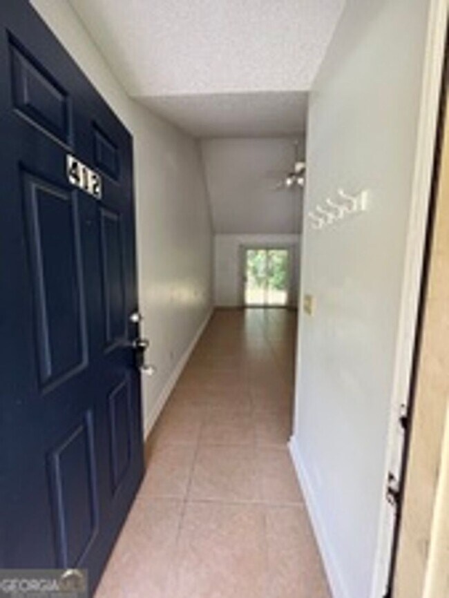 Building Photo - 412/414 Admirals  Walk