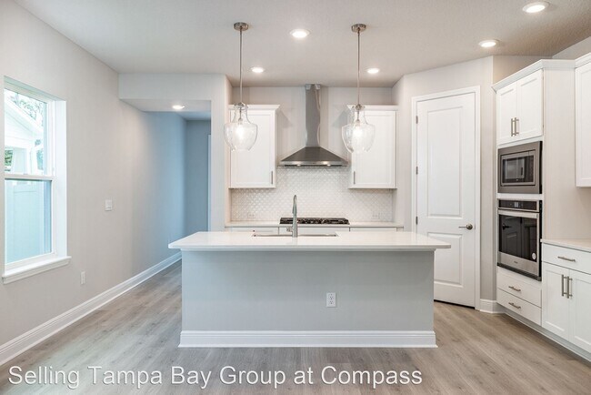 Building Photo - 4 br, 3.5 bath House - 2613 S Horatio Ave #1