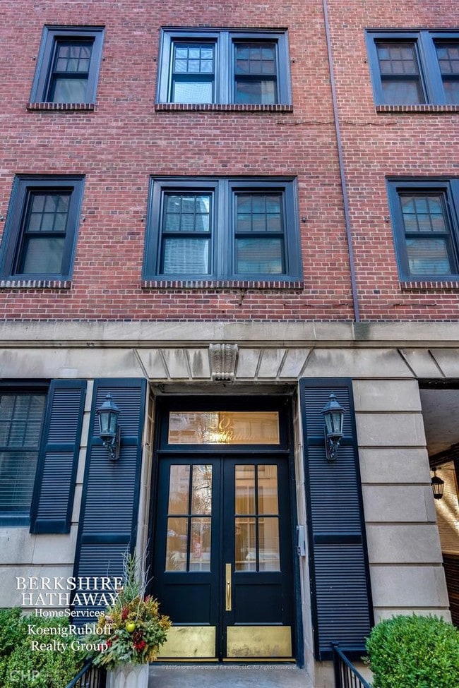 Building Photo - 202 E Walton Pl
