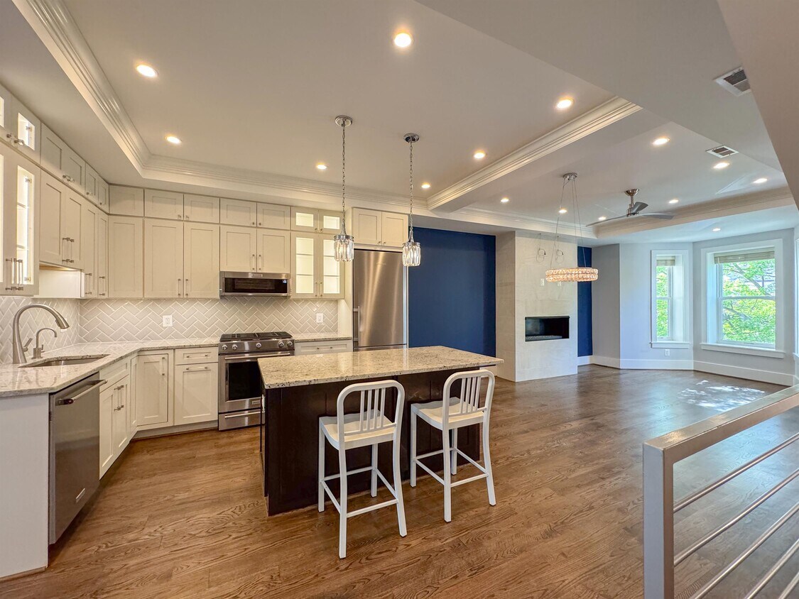 Foto principal - 2825 11th St NW