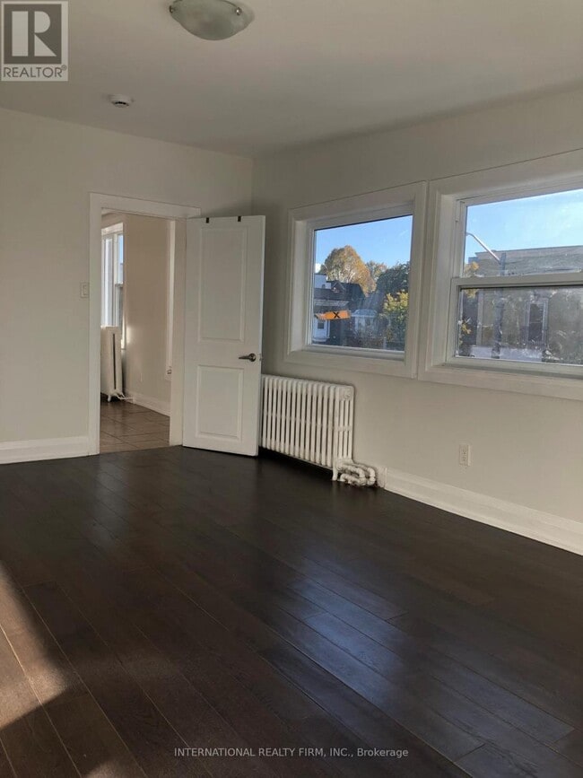 Building Photo - 1262 Bloor St W