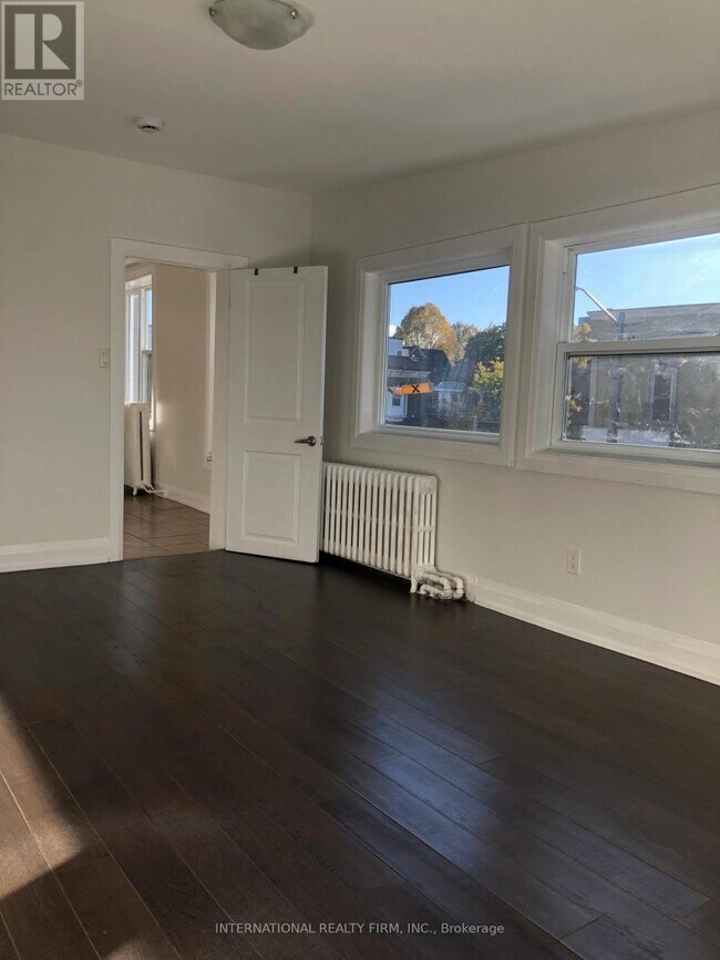 Photo du bâtiment - 1262 Bloor St W