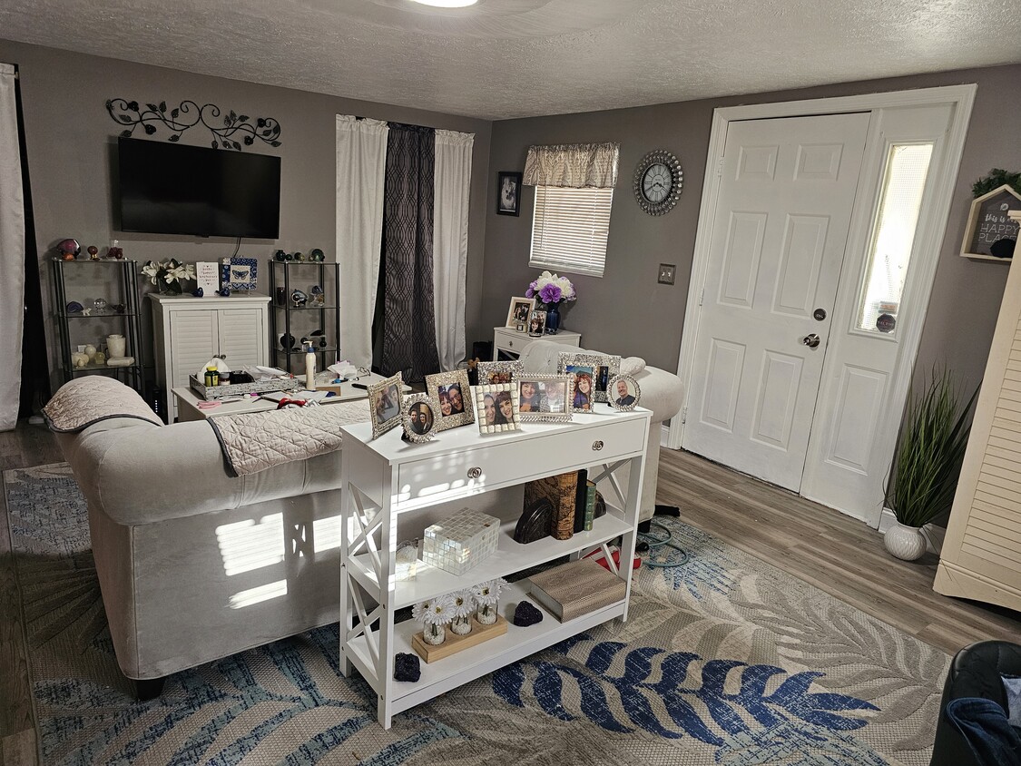 Foto principal - 70 Noblestown Rd