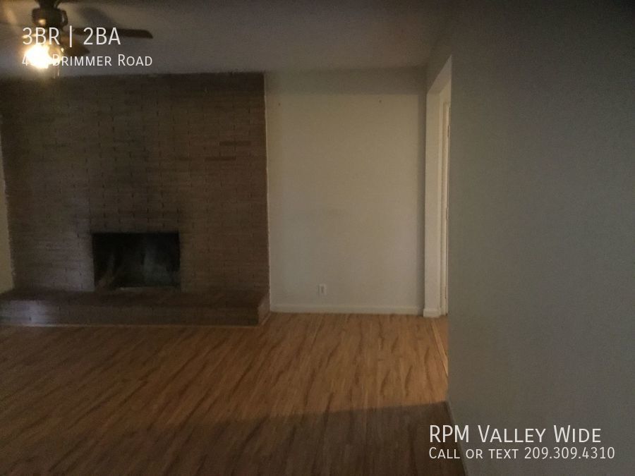 Building Photo - Cute 3 bedroom Coming Soon!
