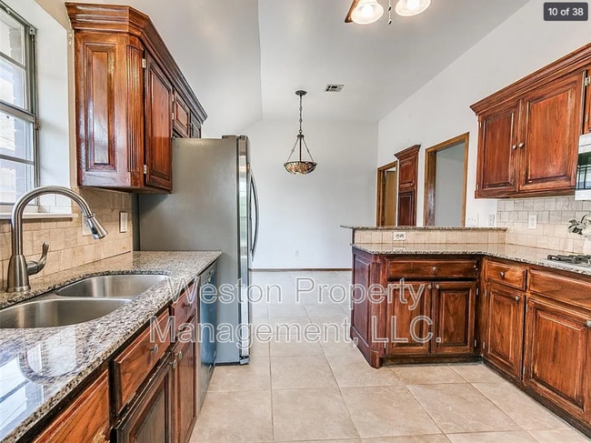 Building Photo - 18120 Chestnut Oak Dr