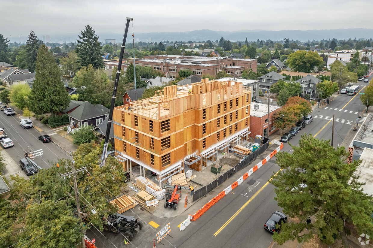 Las tareas de construcción de octubre. 2022 - Alberta Alive- Paul Knauls Building