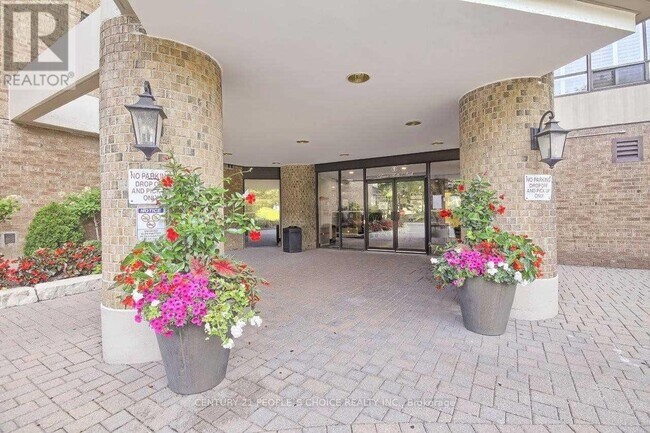 Photo du bâtiment - 7601 Bathurst St