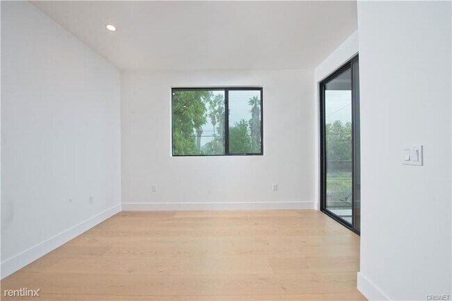 Building Photo - 2 br, 2.5 bath House - 17451 Bullock Street