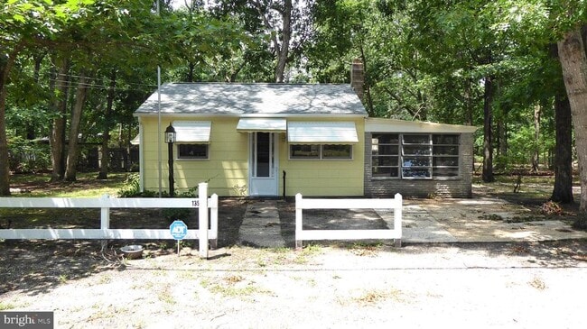 Building Photo - 135 Daffodil Rd