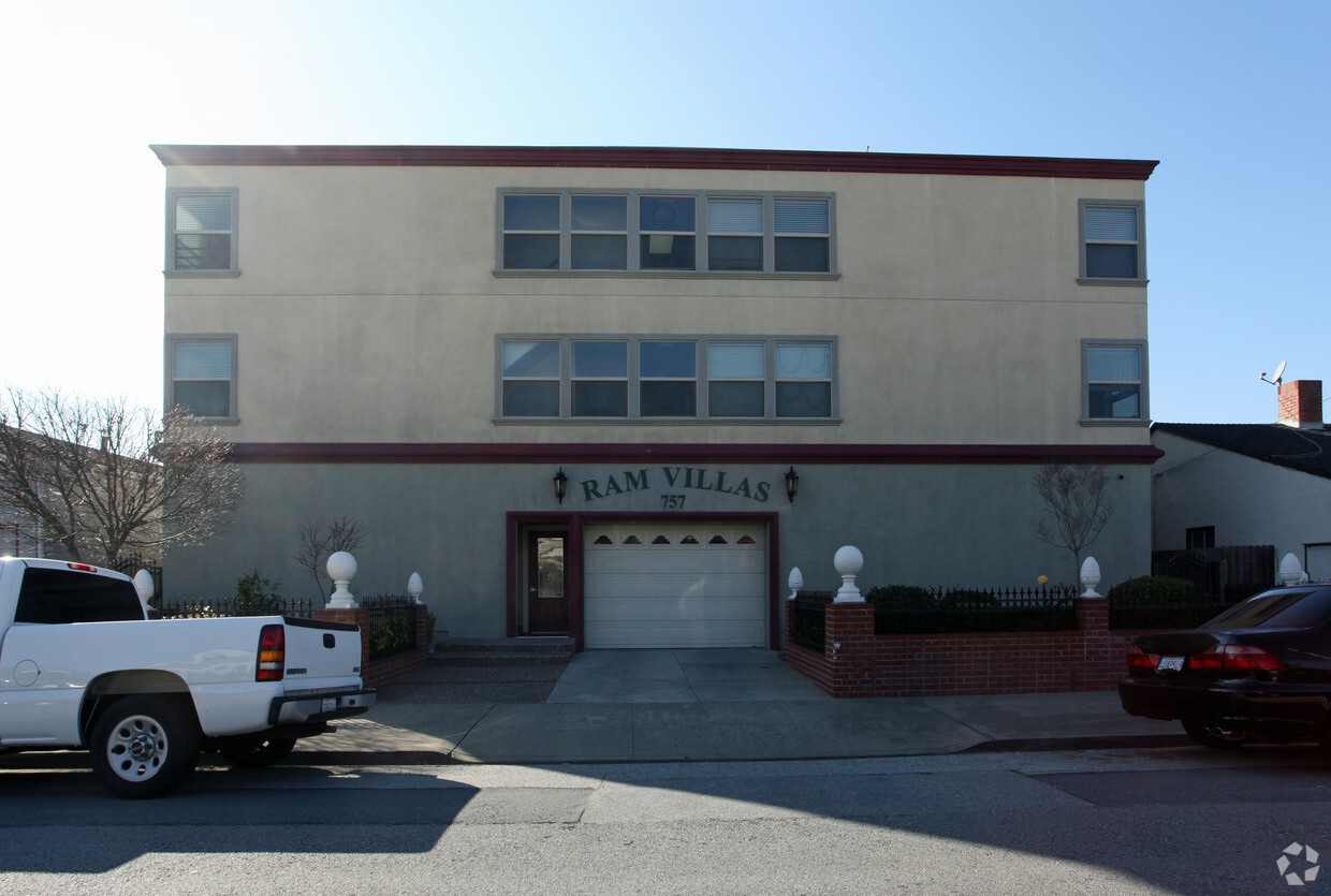 Building Photo - 757 Easton Ave