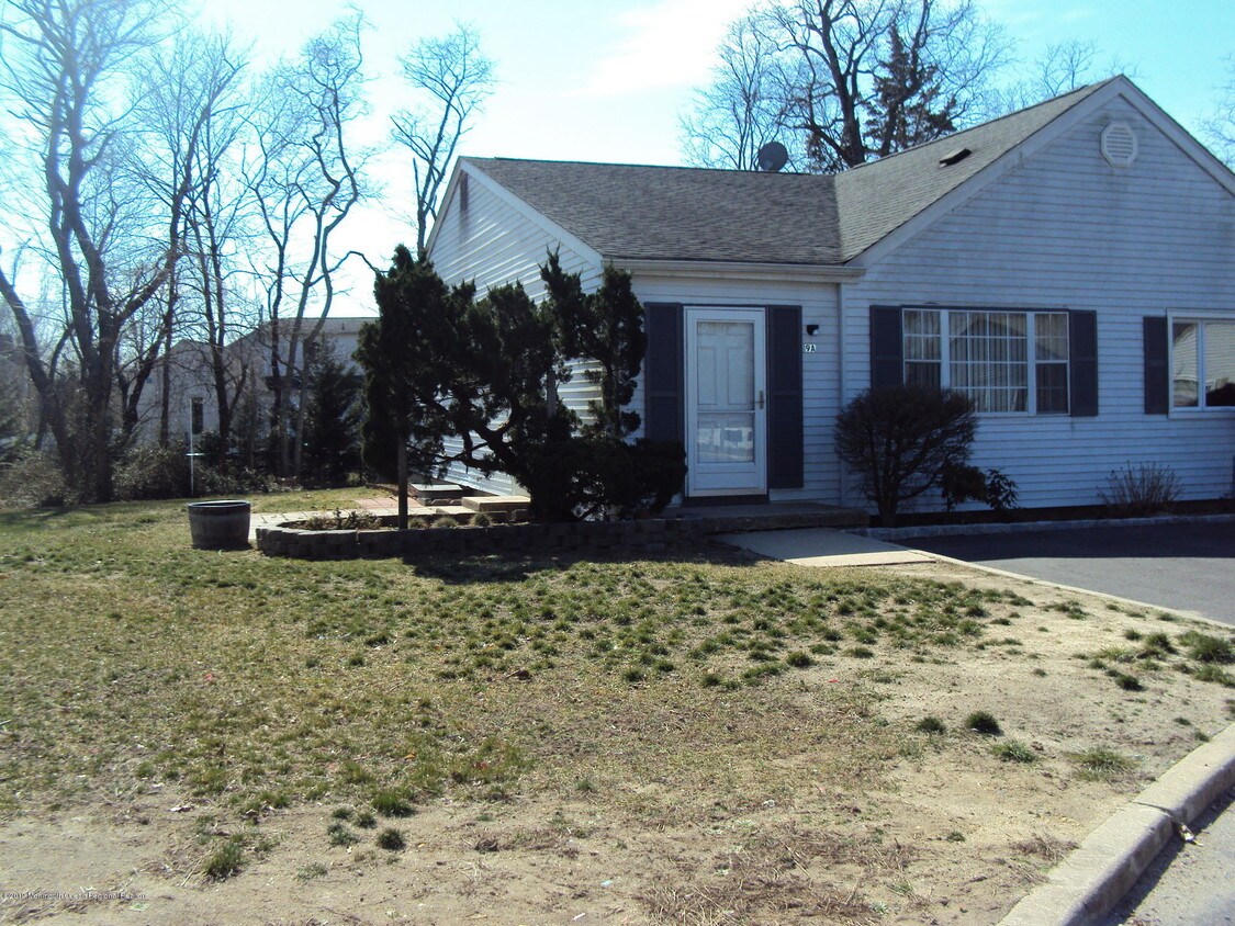 9A Primrose Ln, Jackson Township, NJ 08527 Condo for Rent in Jackson